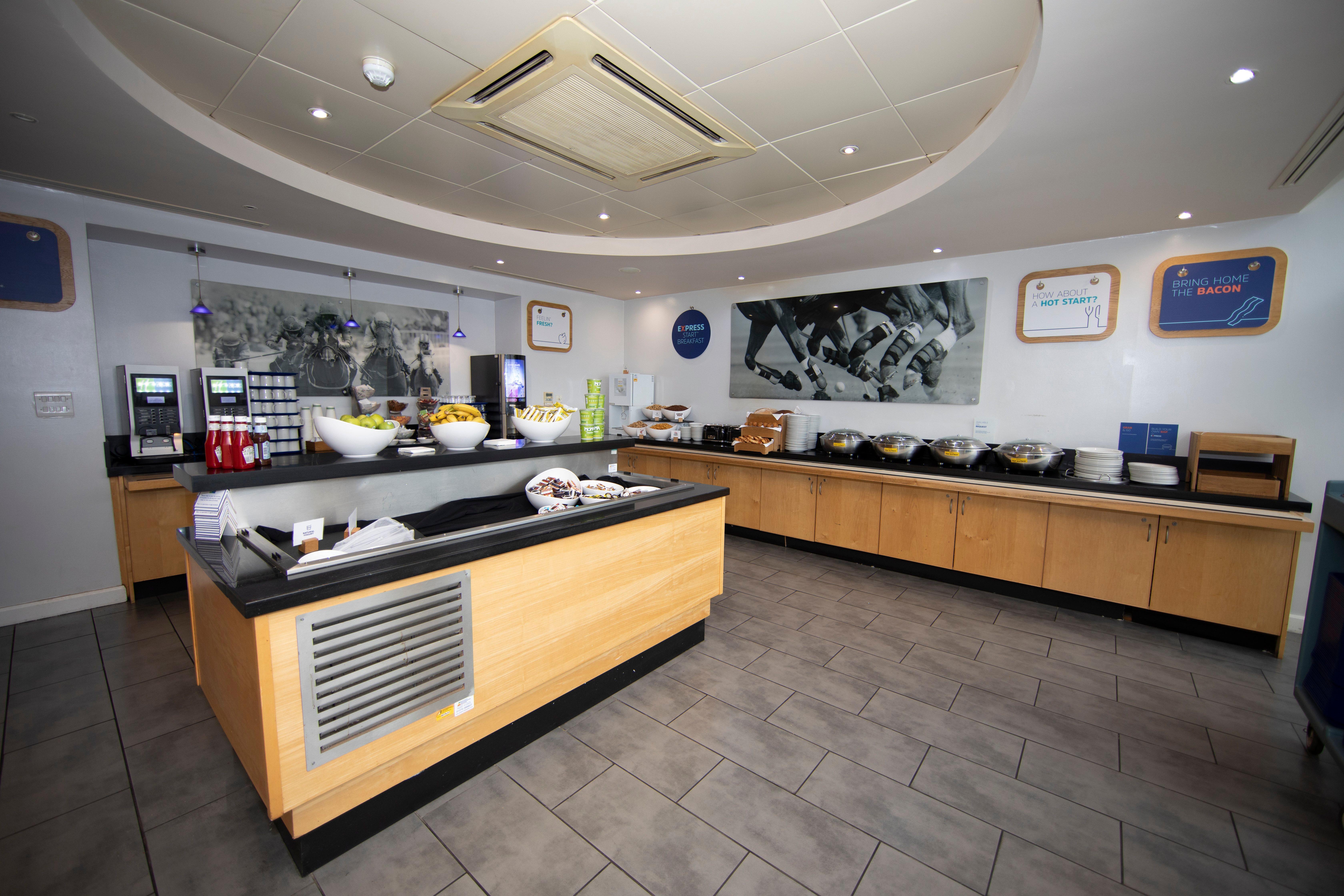 Holiday Inn Express, Chester Racecourse By Ihg Екстериор снимка
