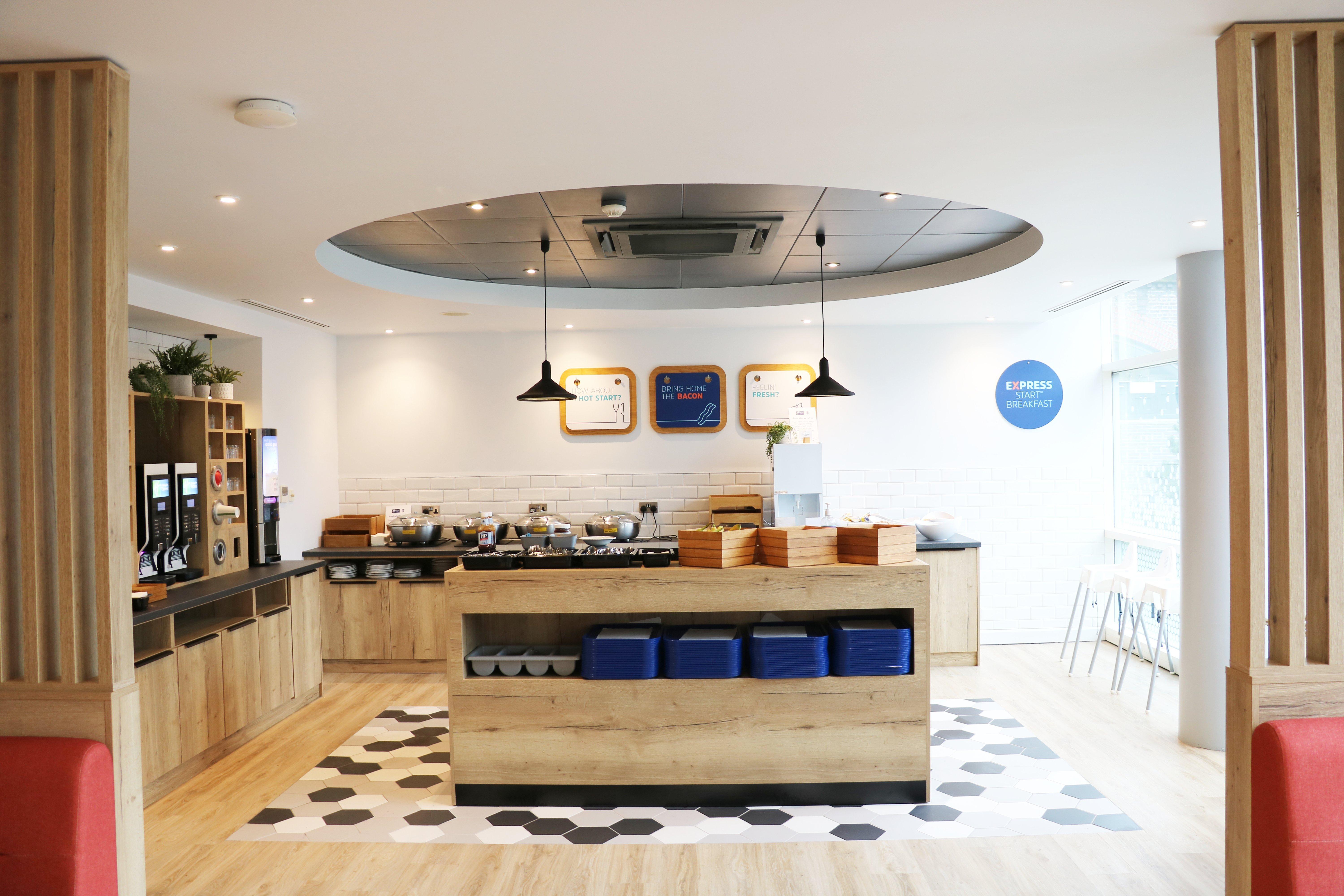 Holiday Inn Express, Chester Racecourse By Ihg Екстериор снимка