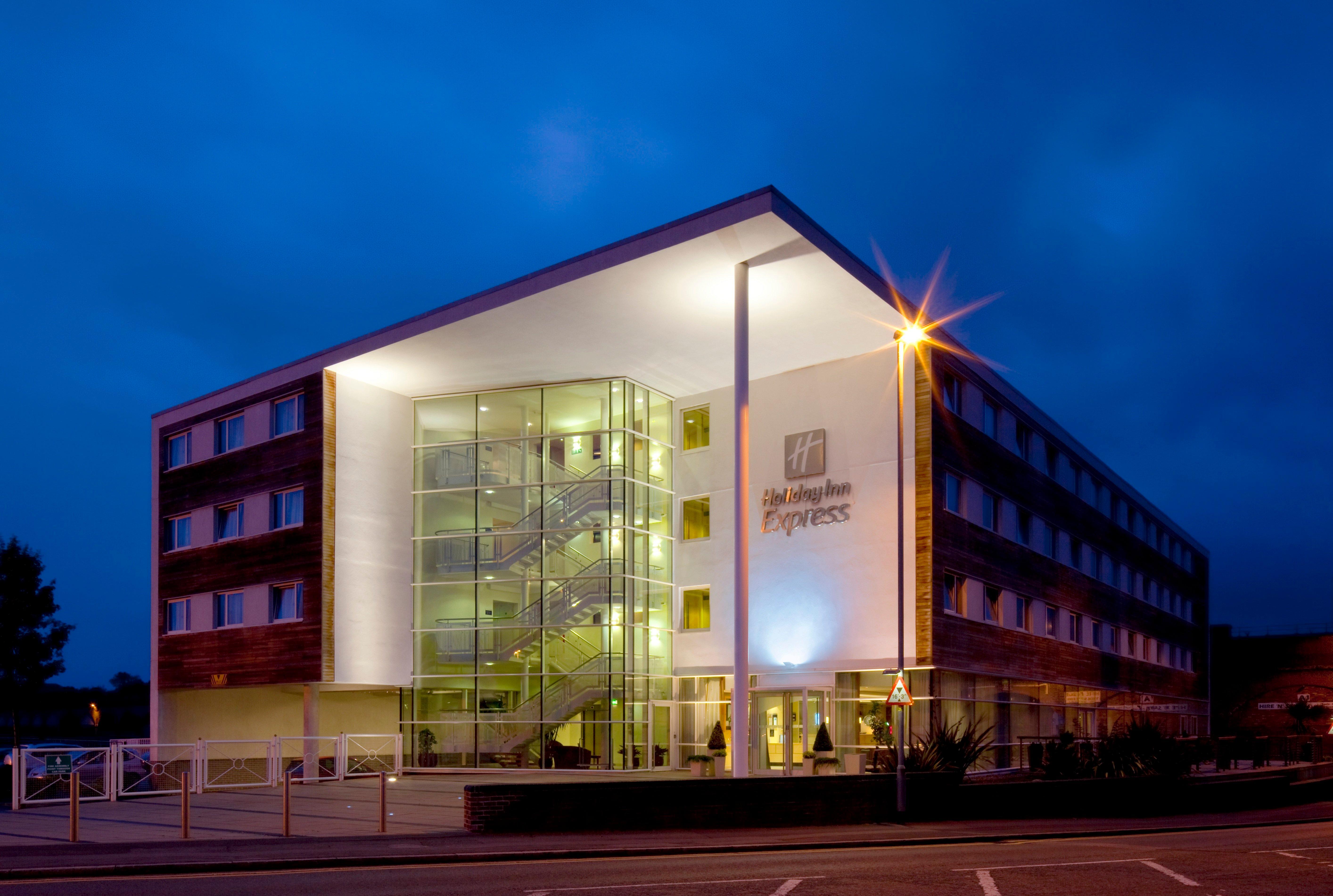 Holiday Inn Express, Chester Racecourse By Ihg Екстериор снимка