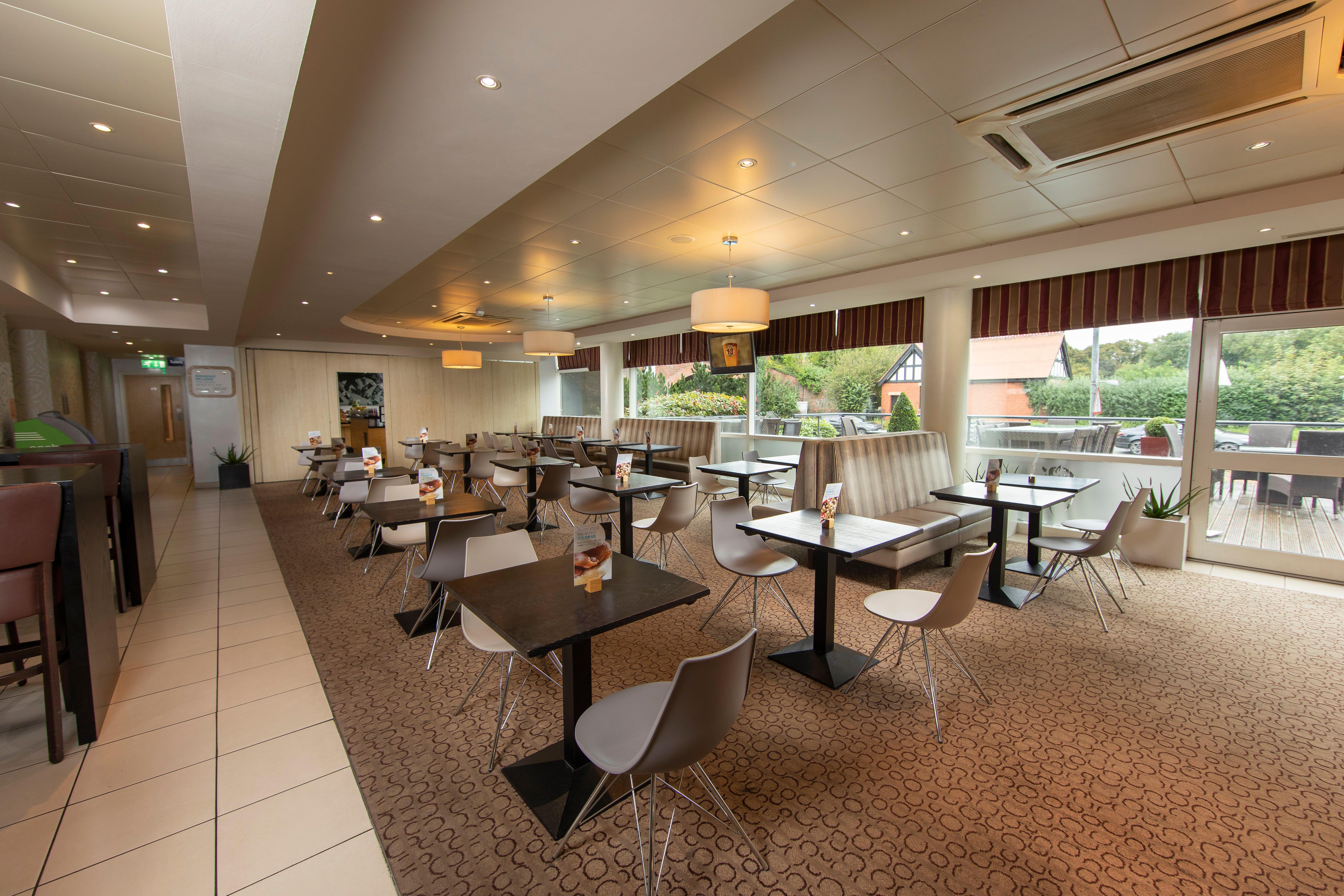Holiday Inn Express, Chester Racecourse By Ihg Екстериор снимка