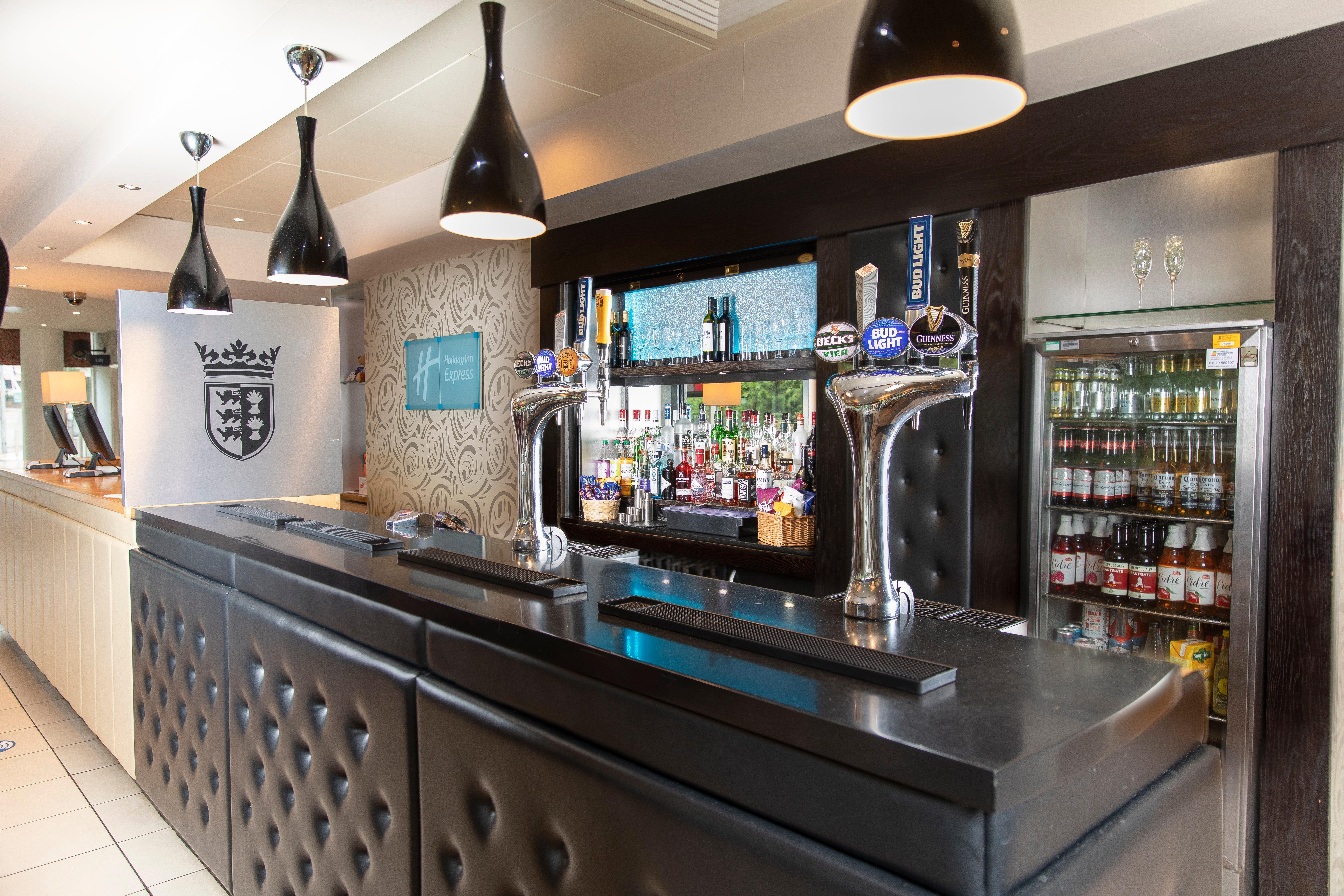 Holiday Inn Express, Chester Racecourse By Ihg Екстериор снимка