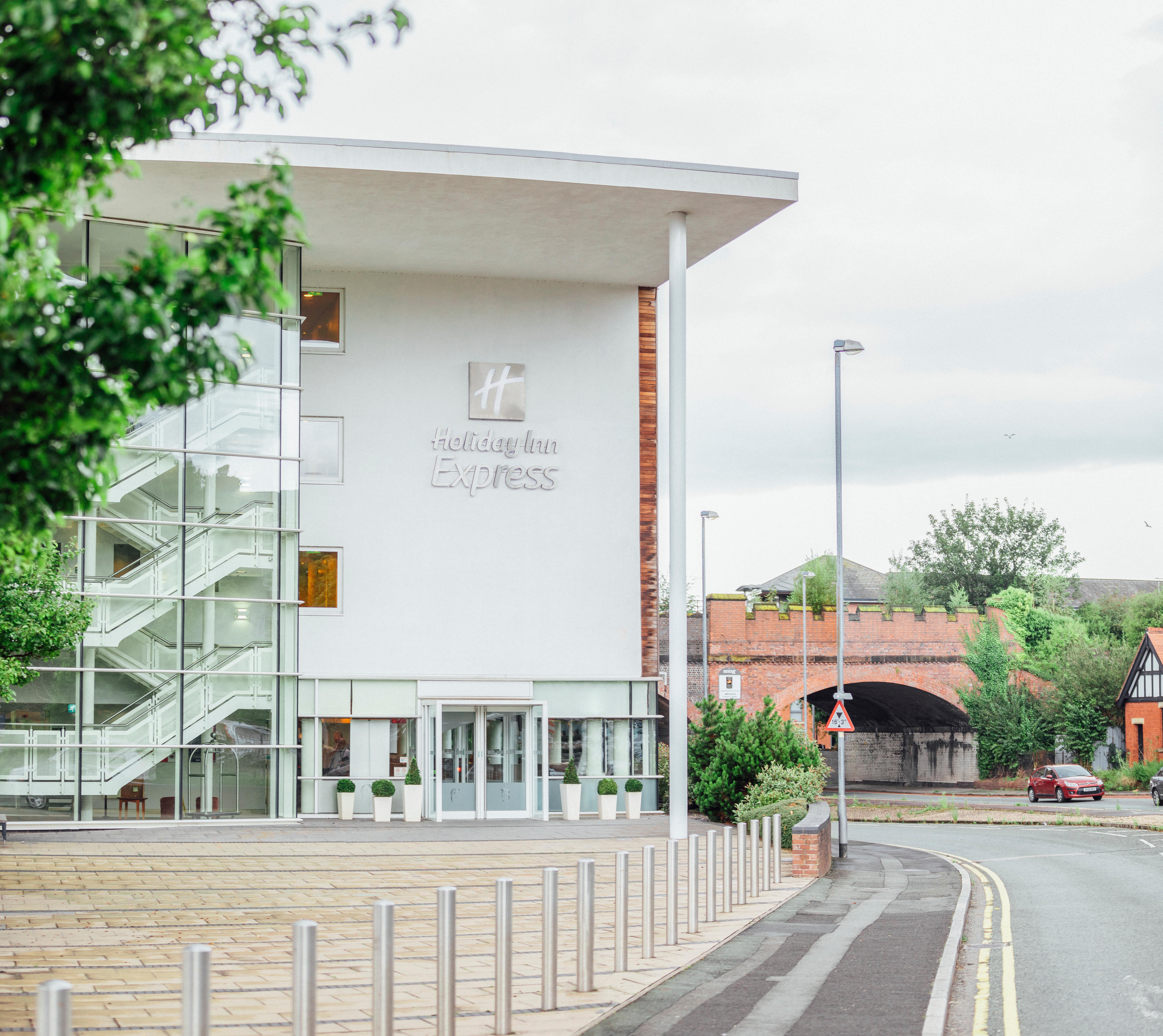 Holiday Inn Express, Chester Racecourse By Ihg Екстериор снимка