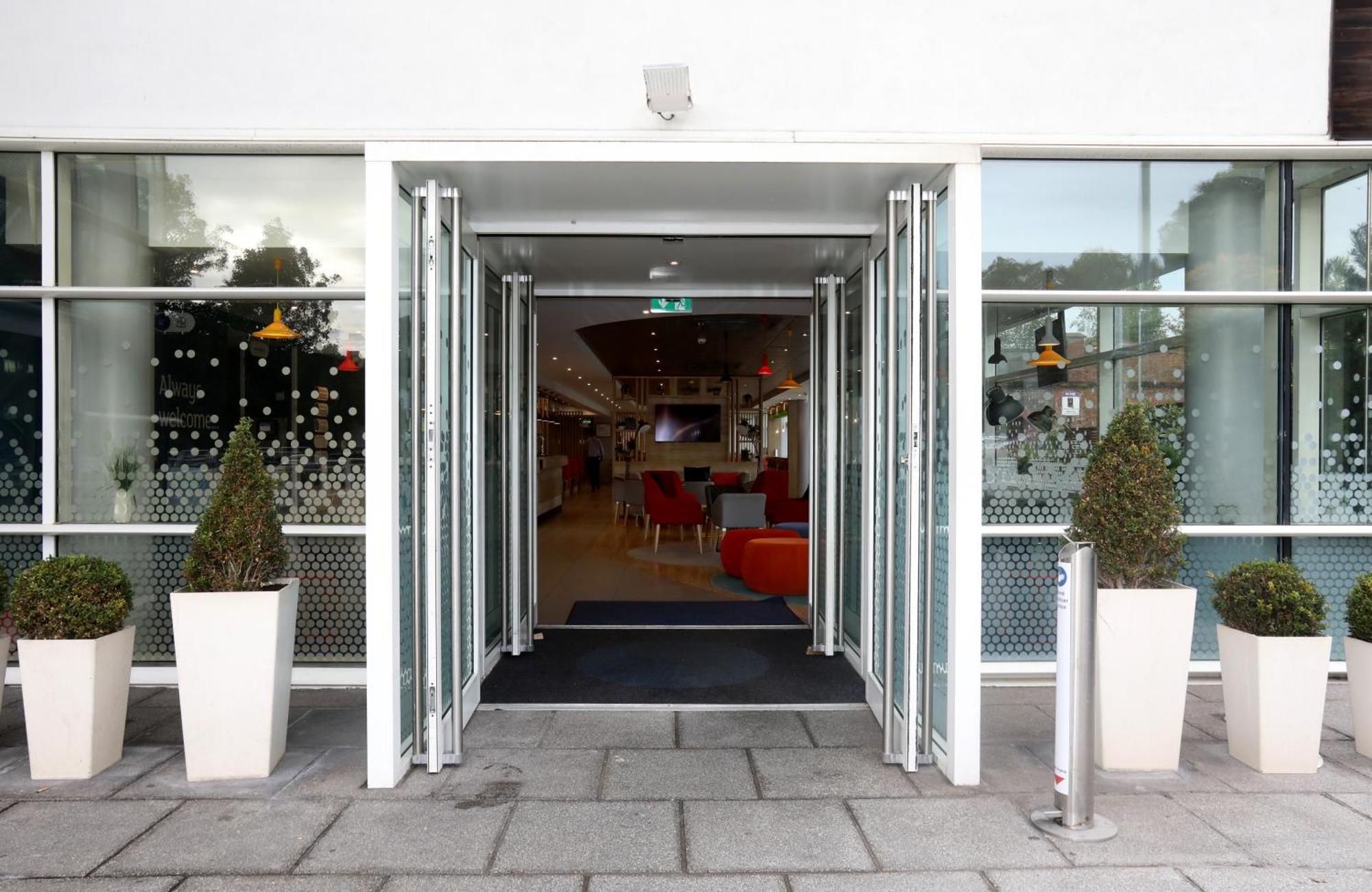 Holiday Inn Express, Chester Racecourse By Ihg Екстериор снимка
