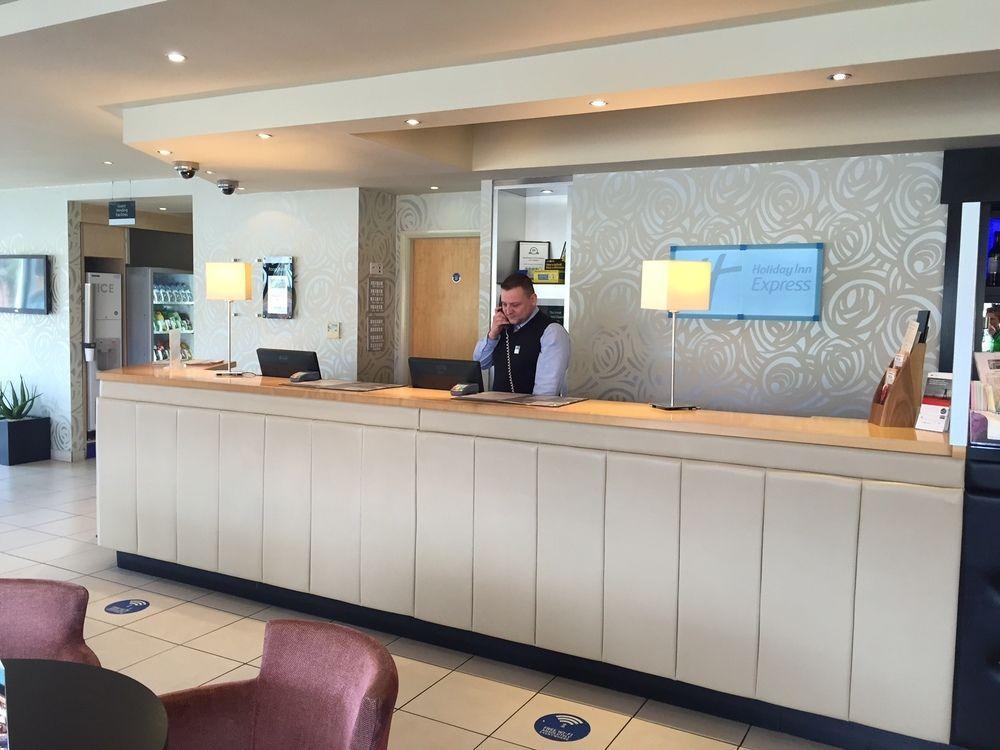Holiday Inn Express, Chester Racecourse By Ihg Екстериор снимка