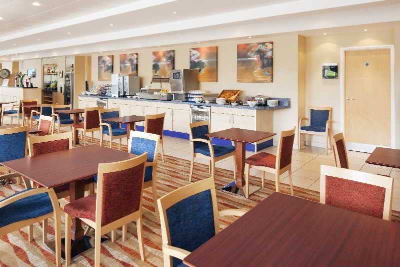 Holiday Inn Express, Chester Racecourse By Ihg Екстериор снимка